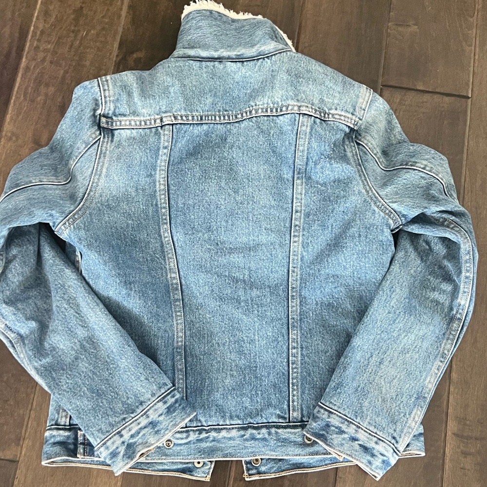 Levi's Blue Jean Jacket with Cream Lining - Picture 2 of 6